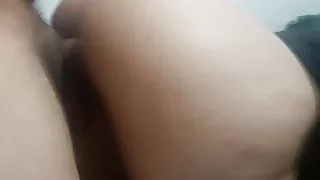 Cogiendome a esta vieja nalgona de perrito