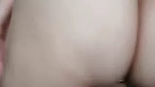 Mother shows het butt