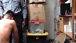 YoungPerps - Schwarzer Schwanz Barebacks Hot Stud