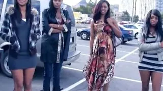 Vier schwarze Amateur-Mädchen gehen zum Porno-Casting