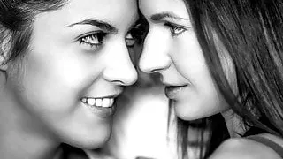 Die Spanierin Carolina Abril und ihre ukrainische Freundin