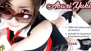 Lustvolle japanische Frau Akari Yukino hüpft auf einem harten haarigen Schwanz