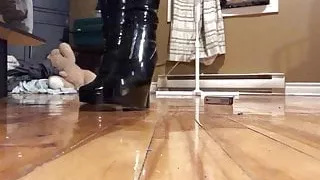 Mistress samantha is back to crushing