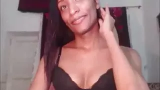 Ebony Shemale wichst ihren Fuckbuddy