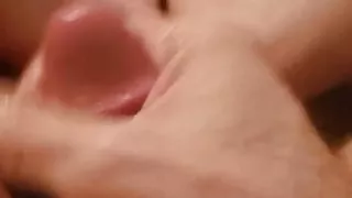 Ich streichle meinen Schwanz und spreche dreckig