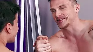 Arm Wrestling: The Looser Gives his Ass!