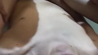 Zwei süße Kumpels bringen ihren Spaten mit Barebacking auf Abwege