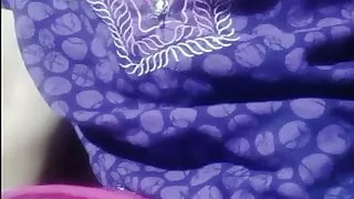 indian big tits deep cleavage