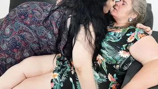 Hot SSBBW Passionate Lesbians Kisses