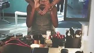 Shy'm se fait passer les seins.