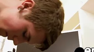 Junger Mann beendet Studienzeit mit Analsex-Vorschlag