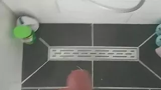 Wichsen unter der Dusche