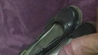 Cum on wifes dirty shoes