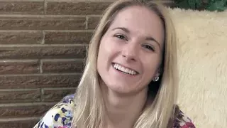 Naomi strips naked while giving an interview