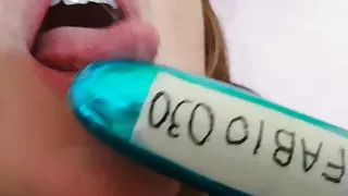 Una bella vacca che gode per me con il suo dildo!! Fabio030