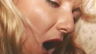 VODEU - Vintage-Dame masturbiert