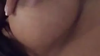 Morena latina en cuero