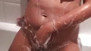 Indische Freundin spielt in der Badewanne!