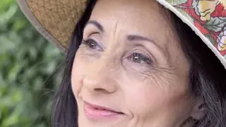 Verführerische Gilf schüttelt ihren Bigbooty