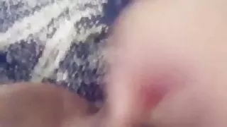 young girl loves to rub her pussy on live