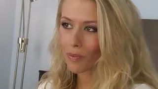 Mikes Appartment - Michelle Moist Choky Ice- All Moist