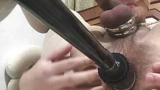 Schwarzer Dildo und Fickmaschine