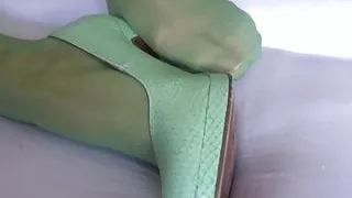 Cum on green nylons & green high heels