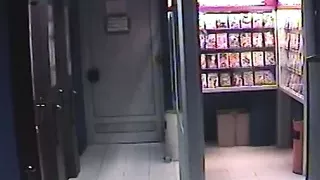 Im Sexshop heimlich gefilmt geile Blondine