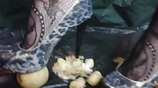 Lady L crush apples with leopard high heels