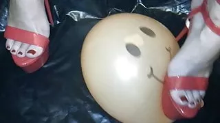 Lady L crush balloon with red sexy high heels