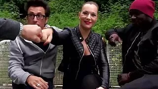 Kira aus Hamburg fickt 2 dicke Pimmel