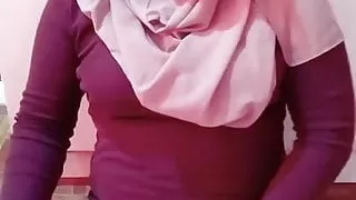 Crossdresser Rachelle cums for me on cam