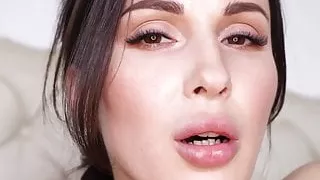 Lilu Moon Uses Magic Wand Masturbating