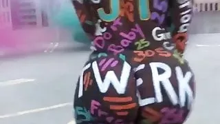 itsbossteck outside twerk