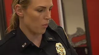 Curvaceous Joslyn oralled before BBC insertion in threesome