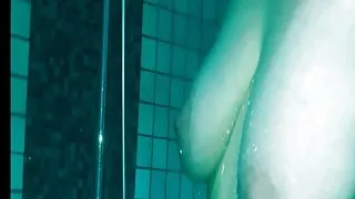 Duschen ist gut fuer die Titten