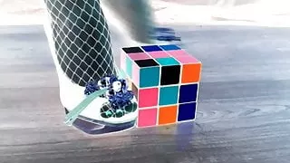 Lady L crush cubik rubik.