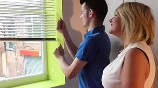 BIGTIT reife Mutter verführt glückliche Stiefsöhne