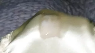 Sperma im Satinbikini von einem Freund geschickt