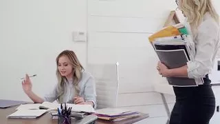 Step Mom Knows Best - Britney Light , Kenzie Taylor - Squeezing