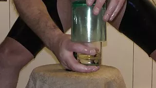 Butt Plug ficken mit Piss Spurt