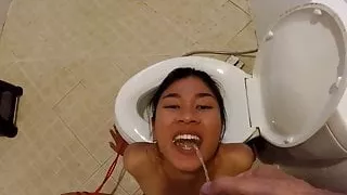 Aufurinlust . com den geilsten Thais in den Mund pissen