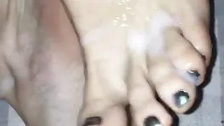 Cumming on gf feet