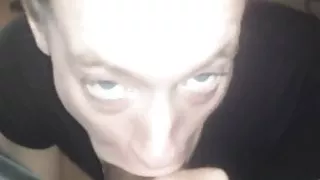 White trash stretching her pussy mouth for BBC