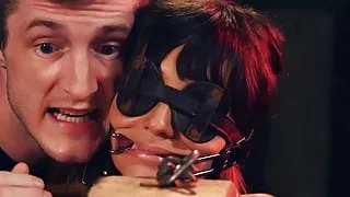 Die exotische Kitty Carrera ist für eine harte Penetration bestimmt