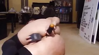 white-booty with a huge vagina loves sex toys