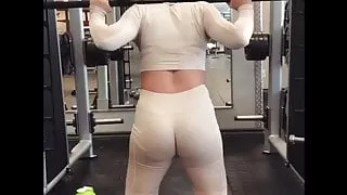Perfect Gym ass squatting