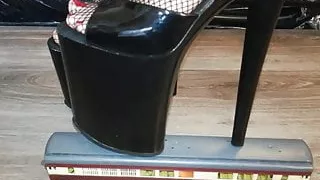 Lady L crush train with sexy black 20 cm extreme high heels.