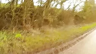 Beule in weißen Shorts