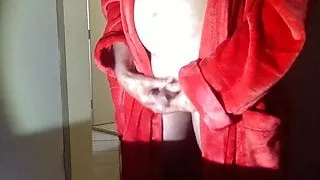 Sperma im roten Morgenmantel